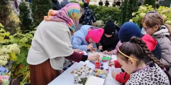 День матери на церковном дворе